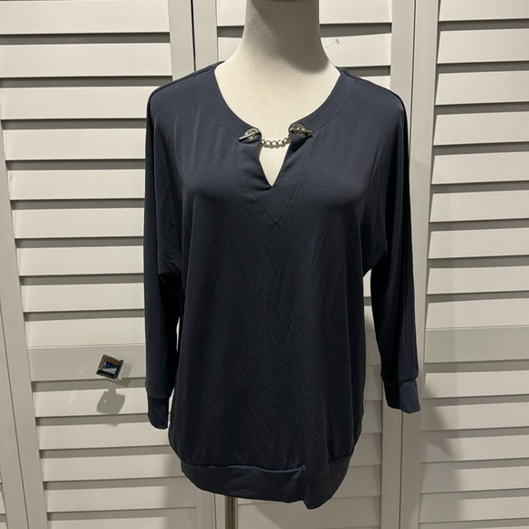 Tahari NWT Top with Chain front detail, soft and comfy! - Picture 1 of 9